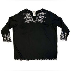 NWOT Venezia embroidery V-neck blouse
